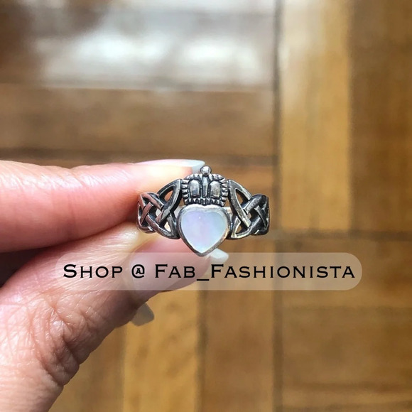 Mother of pearl Sterling Silver Claddagh ring size 6.5 - Picture 1 of 12